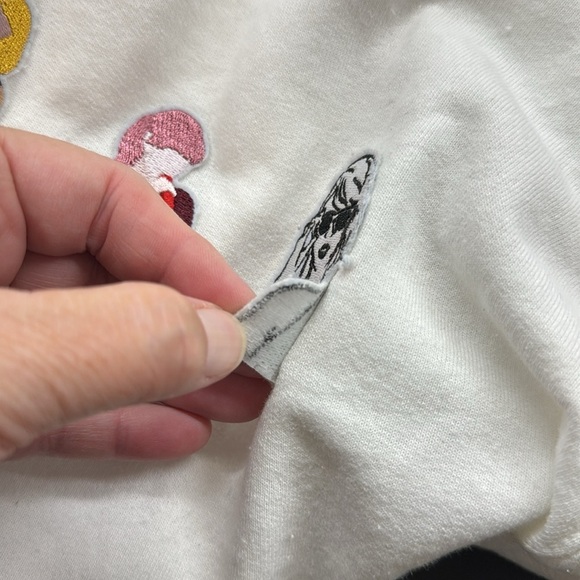 Gildan White I’m Here For Taylor Chiefs 87 with Taylor Swift Patches Sweatshirt - Picture 10 of 12